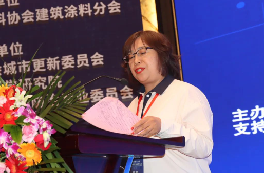 立邦中國產業人才發展中心總經理付俊英作簡短發言 立邦中國產業人才發展中心總經理付俊英作簡短發言