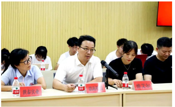 　三門縣縣委副書記、縣長陳晨出席會議，副縣長孫軍慶主持會議