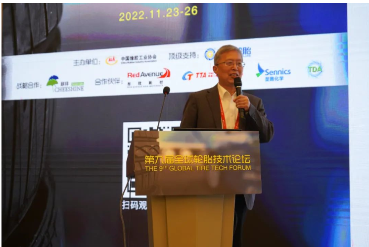 由中國橡膠工業協會主辦的“第九屆全球輪胎技術論壇”在貴陽舉辦,會上中國橡膠工業協會輪胎專家組資深輪胎專家、怡維怡橡膠研究院常務副院長許叔亮和性能研究高級工程師姚冰分別代表研究院作了《輪胎發展中的科學與技術》、《輪胎結構設計因子對側偏剛度的影響》的主旨發言。 由中國橡膠工業協會主辦的“第九屆全球輪胎技術論壇”在貴陽舉辦,會上中國橡膠工業協會輪胎專家組資深輪胎專家、怡維怡橡膠研究院常務副院長許叔亮和性能研究高級工程師姚冰分別代表研究院作了《輪胎發展中的科學與技術》、《輪胎結構設計因子對側偏剛度的影響》的主旨發言。