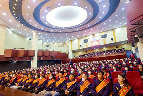 景德鎮(zhèn)黑貓集團(tuán)2022年度工作總結(jié)暨表彰大會在紫晶會堂順利召開