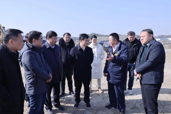 林衛春聽取黑貓化工項目建設情況介紹