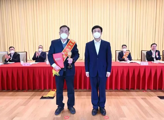 豪邁張恭運獲杰出企業家稱號