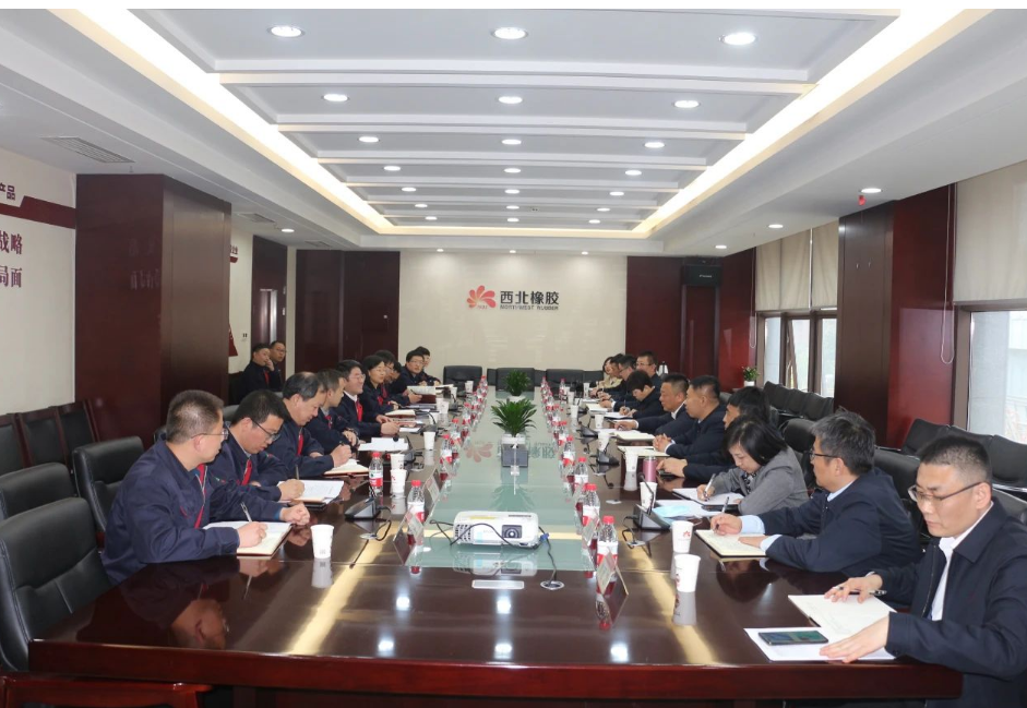 延長石油物資集團公司執行董事、總經理李曉恒一行到訪西橡公司，就物資采供和營銷貿易等業務進行交流座談。座談會上，公司采購、銷售、財務等相關部門負責人同物資集團相關負責人圍繞內部互供、物資管理及營銷貿易等工作進行了深入探討和交流答疑。