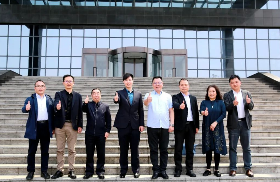 隨后，雙方就經濟形勢、橡膠輪胎行業新技術、品牌建設等方面進行了交流探討。大家一致認為，加強技術交流與溝通，共同對產品、技術及相關問題挖掘探究，才能更好更快地推動橡膠骨架材料行業高質量發展、共繪橡膠輪胎行業發展新藍圖。