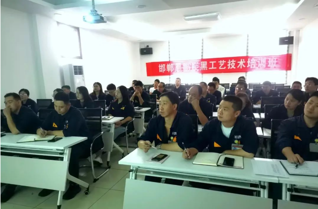 近期，邯鄲黑貓組織開展炭黑生產(chǎn)工藝技術(shù)培訓，旨在提高員工的技能水平，優(yōu)化生產(chǎn)流程，以進一步鞏固企業(yè)的生產(chǎn)實力。