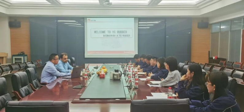 南美地區的商務代表蒞臨延長橡膠公司進行考察與交流。延長橡膠總經理張航偉、海外銷售部經理李丹等相關人員，接待來訪人員。