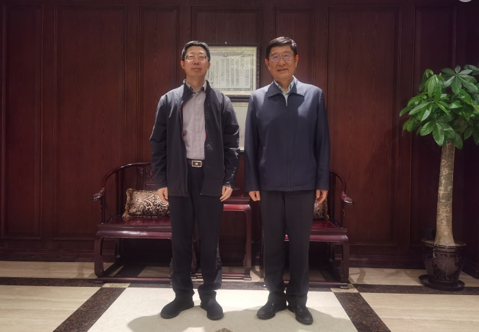 中國物流與采購聯合會副會長蔡進于2023年10月23日訪問了雙錢輪胎集團有限公司。在訪問期間，雙錢輪胎集團有限公司的黨委書記兼董事長章萬友熱情接待了蔡進一行，展開了深入的交流。中國物流與采購聯合會會長助理馬增榮陪同。
