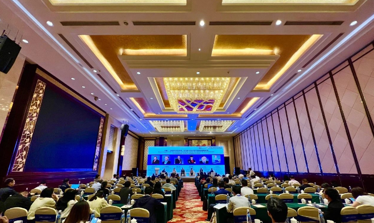 卡博特公司全球執行副總裁、管理執行委員會成員、全球高性能材料業務總裁、亞太區總裁朱戟受邀出席本次論壇。他在“跨國化工公司與化工園區CEO圓桌會”上分享了關于“化工企業如何與園區合作實現共同發展”的見解，同時，他還在“AICM專題會”擔任訪談主持人，與跨國公司高管與化工園區領導們進行了精彩的對話，探討“新形勢下如何優化布局，為外資化工企業在華發展創造更好環境”等話題。