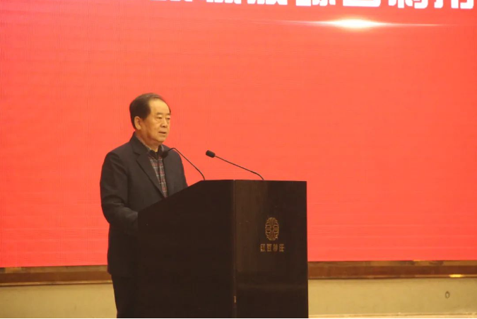  中橡協(xié)廢橡膠綜合利用分會(huì)理事長呂務(wù)民在開場致辭中，基于廢橡膠綜合利用行業(yè)現(xiàn)狀，以“加快轉(zhuǎn)型升級實(shí)踐高質(zhì)量發(fā)展”為主題，提出了化解原材料壓力、樹立品牌意識(shí)、加快綠色轉(zhuǎn)型、加強(qiáng)溝通穩(wěn)定市場等方面的建議。